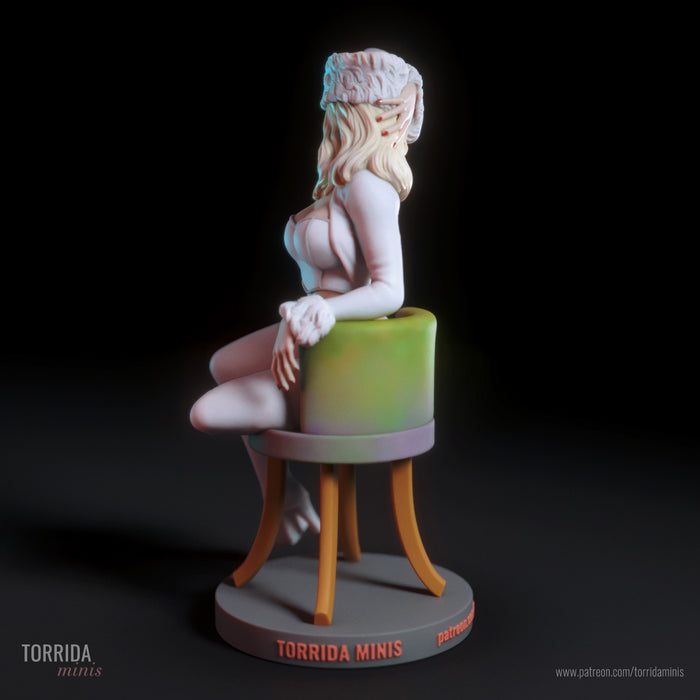 Katya | Pin-Up Statue Fan Art Miniature Unpainted | Torrida Minis